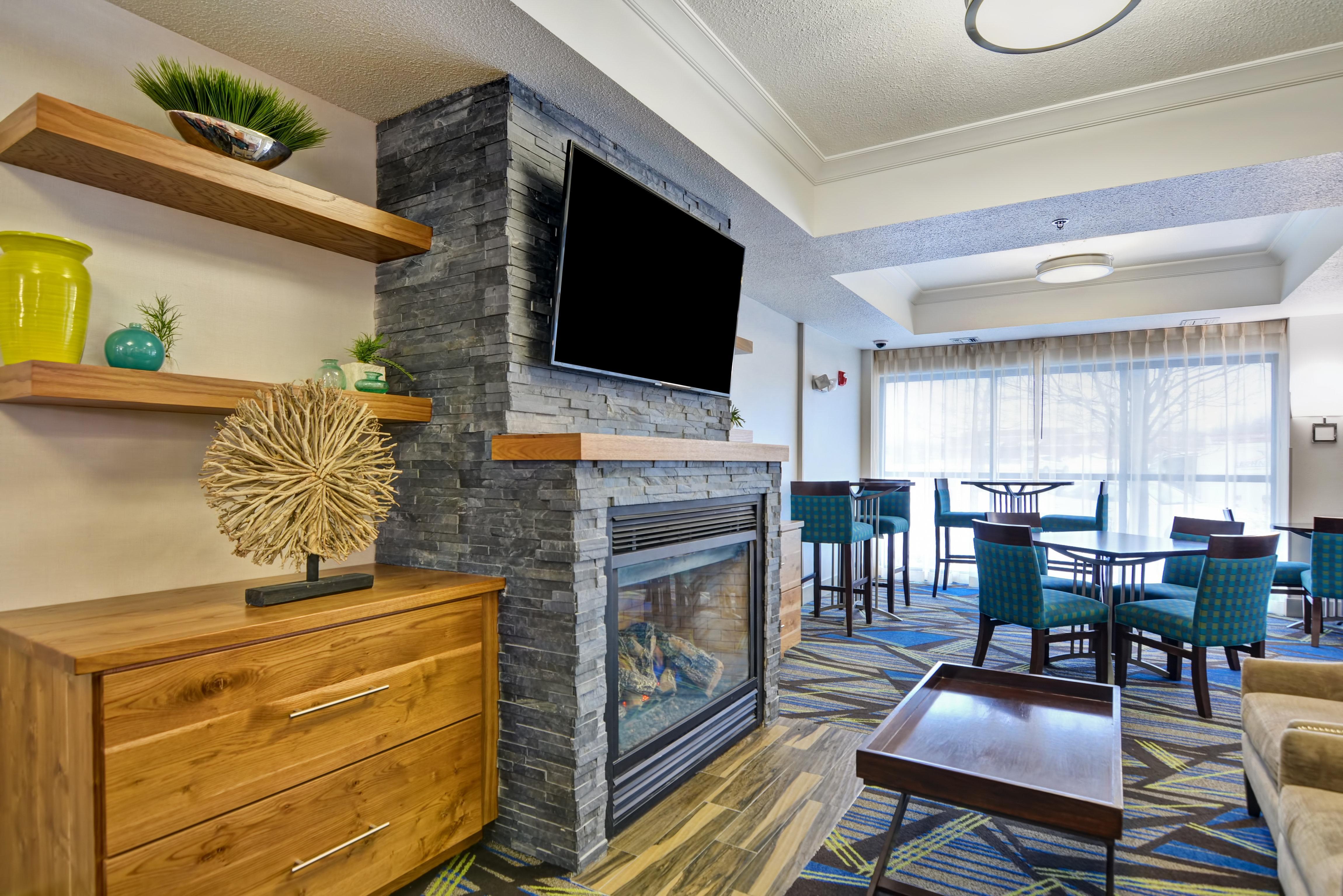 Holiday Inn Express Hotel & Suites Milwaukee-New Berlin By Ihg Exteriör bild