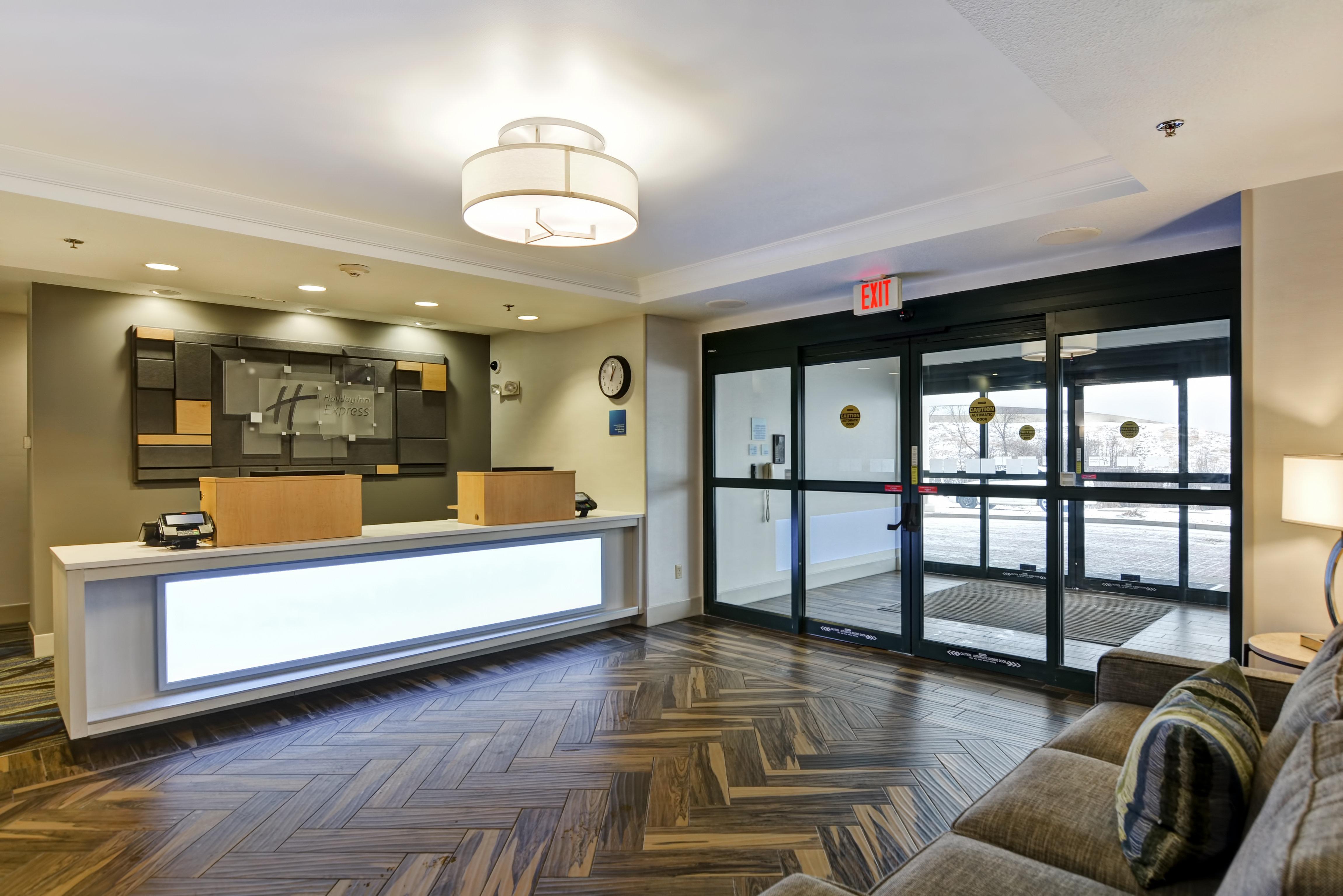 Holiday Inn Express Hotel & Suites Milwaukee-New Berlin By Ihg Exteriör bild