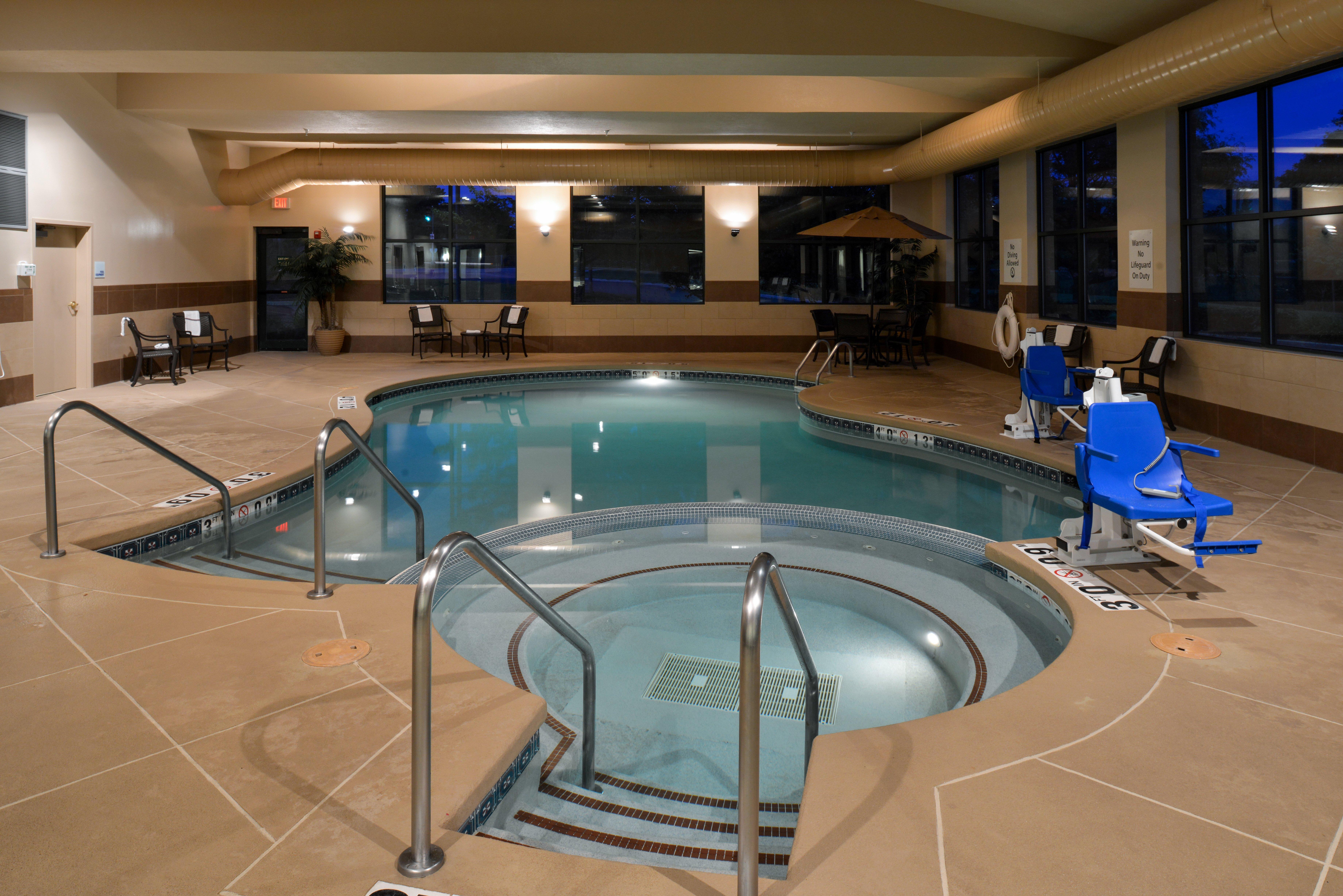 Holiday Inn Express Hotel & Suites Milwaukee-New Berlin By Ihg Exteriör bild