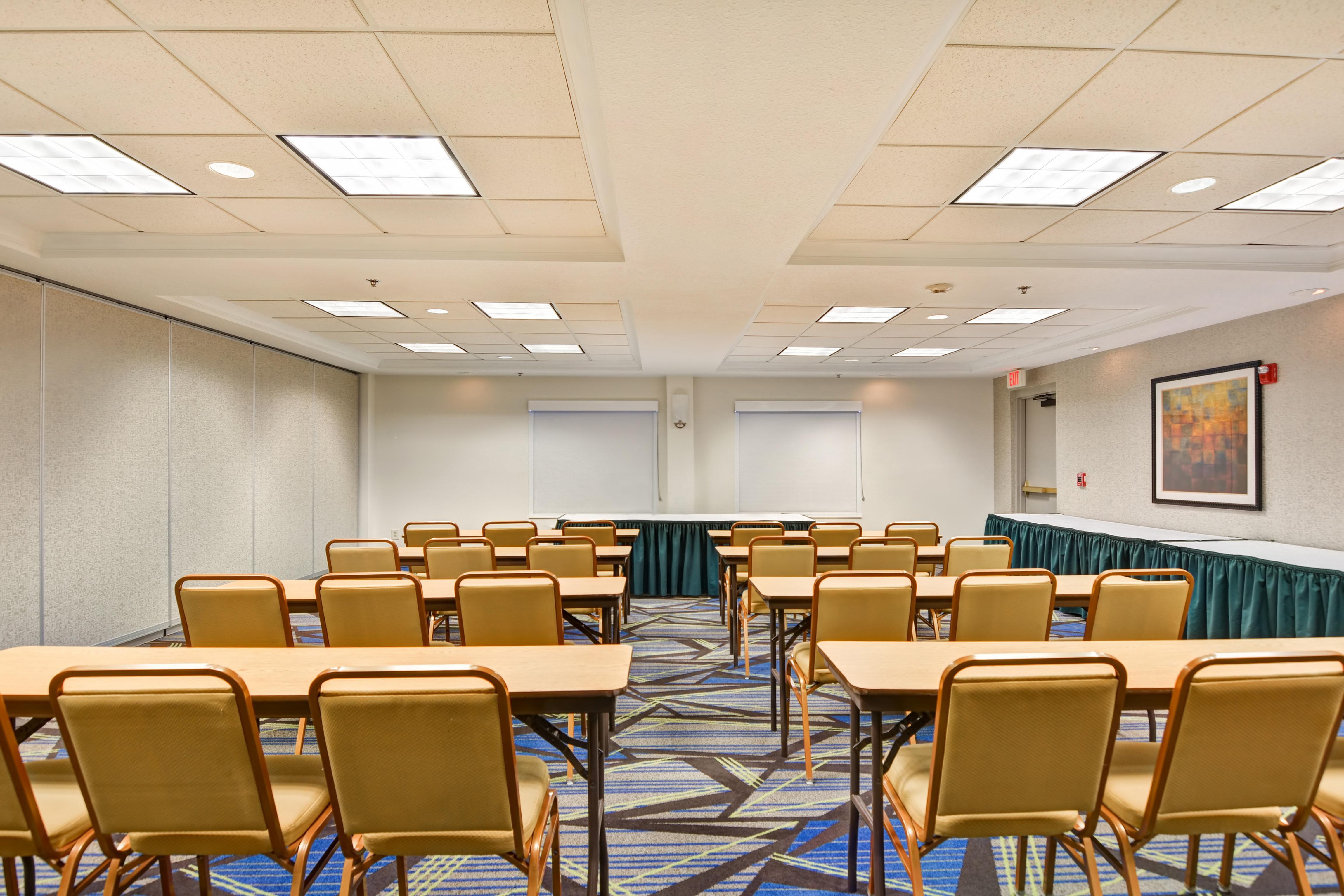 Holiday Inn Express Hotel & Suites Milwaukee-New Berlin By Ihg Exteriör bild