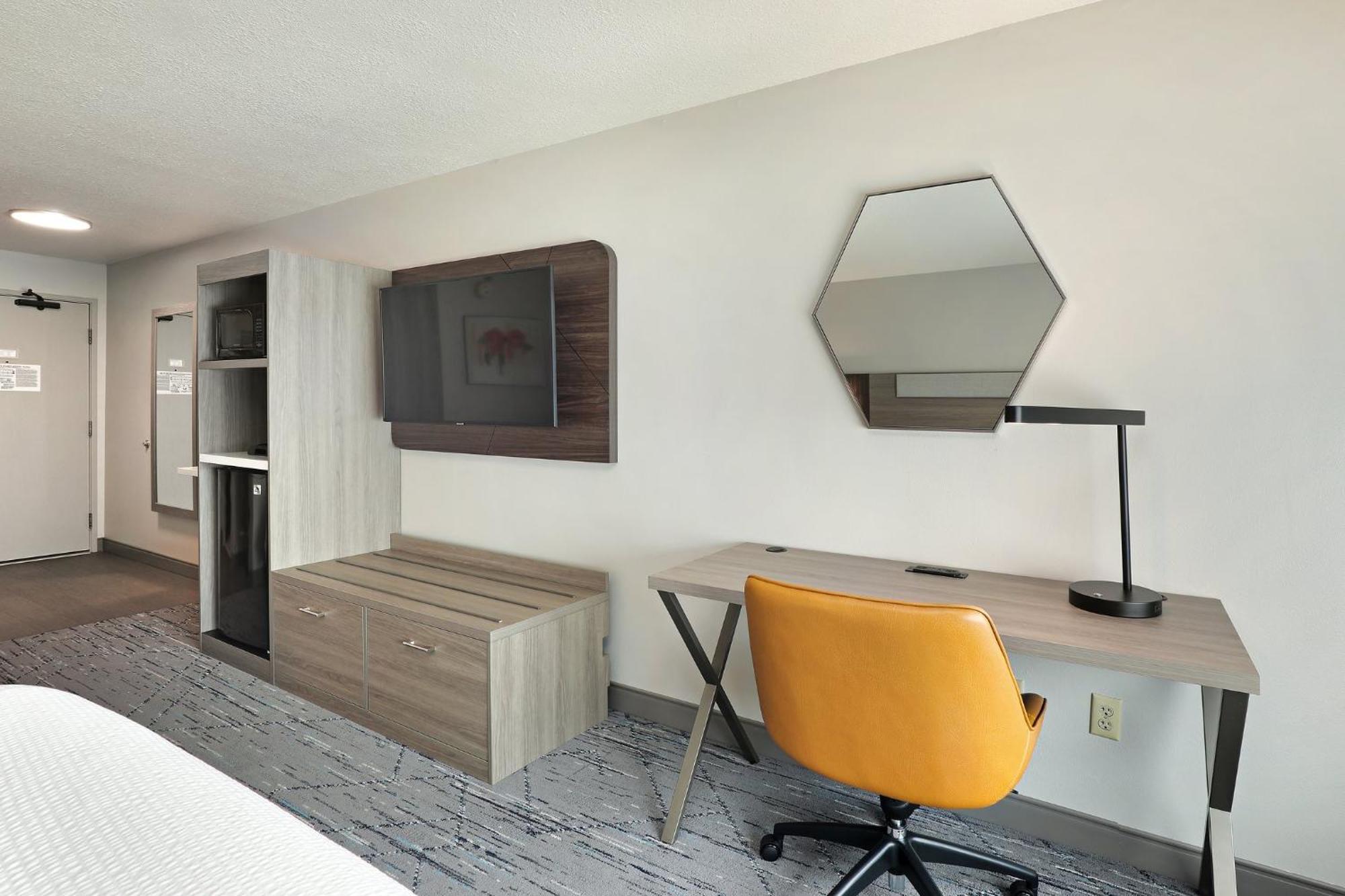 Holiday Inn Express Hotel & Suites Milwaukee-New Berlin By Ihg Exteriör bild