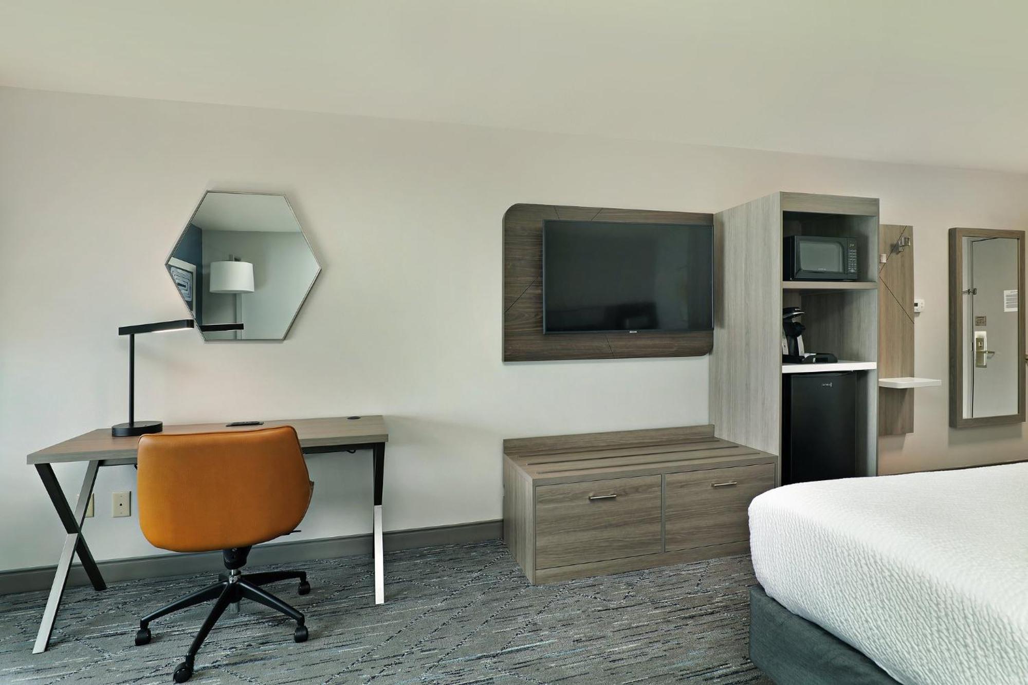 Holiday Inn Express Hotel & Suites Milwaukee-New Berlin By Ihg Exteriör bild